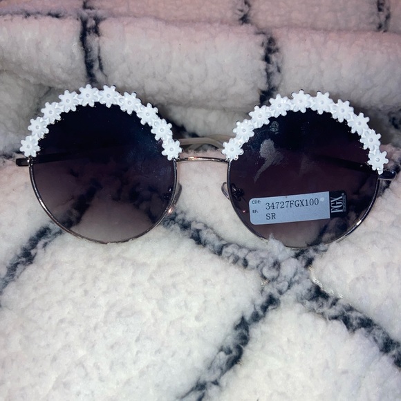 FGX Accessories - Floral White Women's Sunglasses nwot firm price